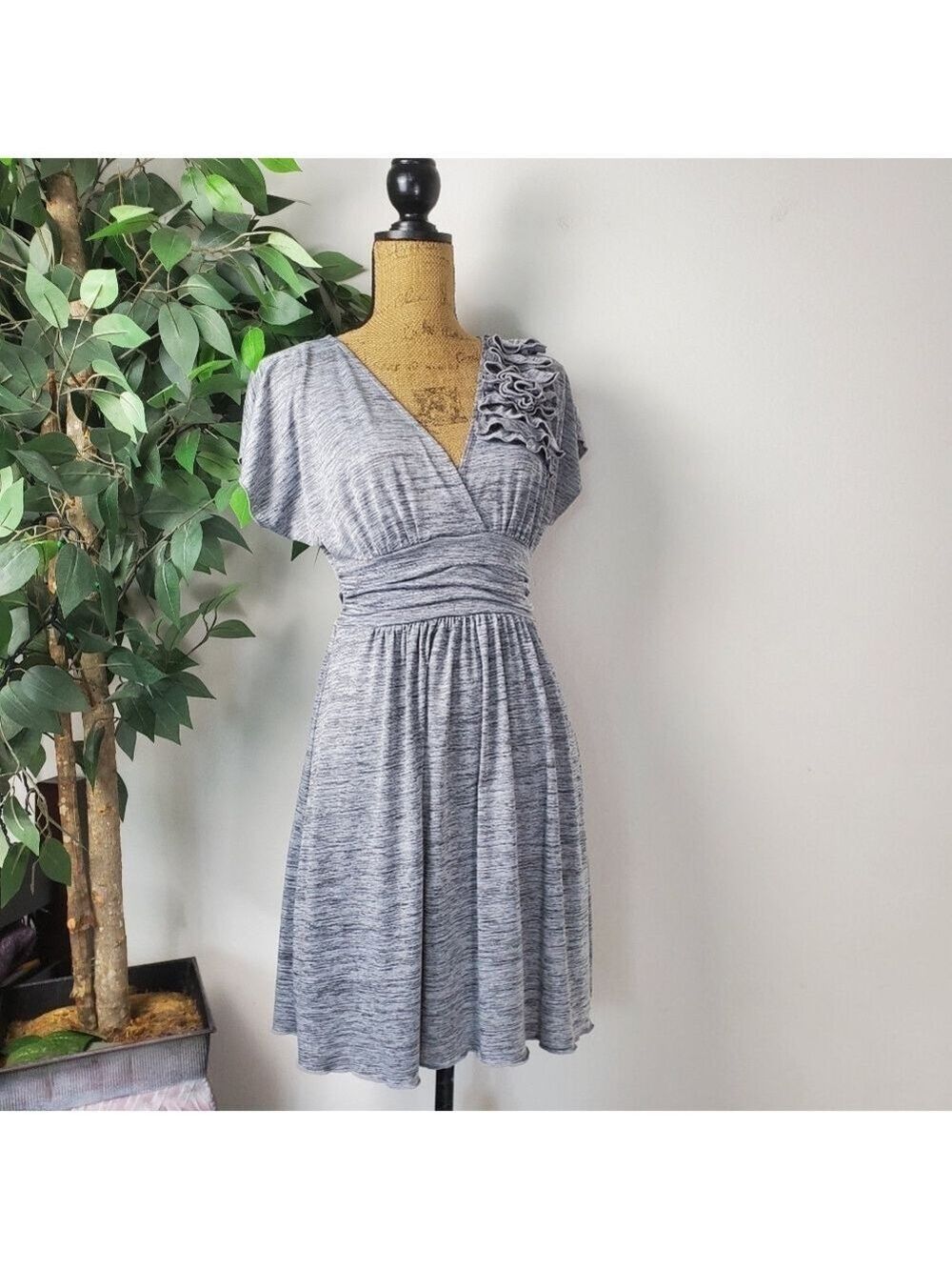 Speechless Summer Dress Floral Gray Silver Tones Stretch Medium